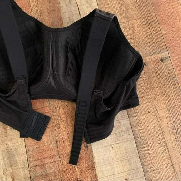 Livi active molded underwired adjustable bra - 40DD - Picture 5 of 8